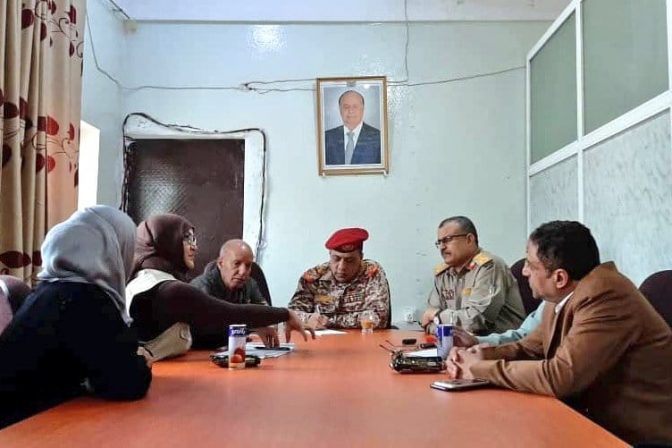 اللجنة الوطنية للتحقيق تناقش مع قيادة محور تعز ملف حقوق الإنسان بالمحافظة